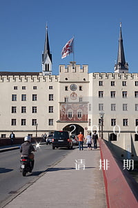 2000信用卡逾期开庭(信用卡逾期案件申请排期开庭)
