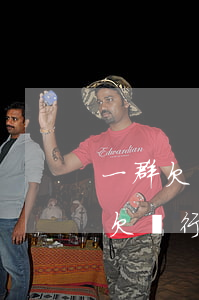 一群欠銀行貸款的人和一群存錢的人-一群欠銀行貸款的人和一群存錢的人圖片
