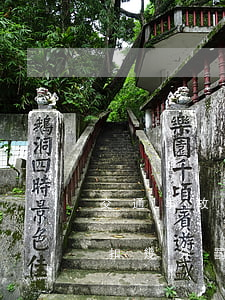 交通事故罰款多少錢(發(fā)生交通事故扣幾分罰款多少)