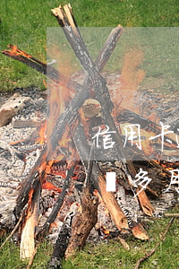 信用卡逾期三個月還扣利息(欠信用卡逾期三個多月了還錢會有什么影響)
