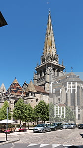 信用卡逾期十萬元利息是多少錢-信用卡逾期十萬元利息是多少錢啊