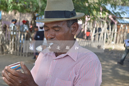 信用卡逾期扣違約金多少