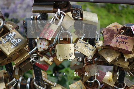 刑拘后找律師要一個(gè)月才能見(jiàn)到(被拘留多久可以見(jiàn)到律師)
