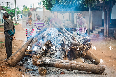 律師事務(wù)所一小時(shí)多少錢(高級(jí)律師一小時(shí)多少錢)