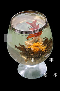 律師事務(wù)所高級(jí)合伙人能掙多少錢(qián)(高級(jí)合伙人律師年收入千萬(wàn))