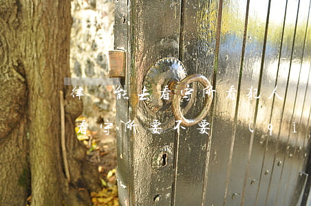 律師能去看守所看犯人嗎(人抓進(jìn)看守所要不要請(qǐng)律師)