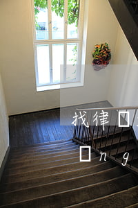 找律師起訴多少錢(找個(gè)律師應(yīng)訴多少錢)