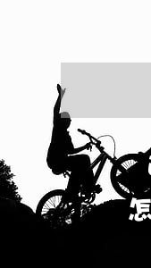 檢車逾期40天有罰款嗎(汽車逾期20天年檢怎么處罰)