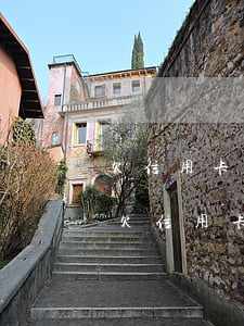 欠信用卡逾期一個(gè)利息就要一千多(欠信用卡兩萬逾期一年多的后果)