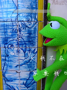 欠钱不在家怎么起诉(欠钱人不在家,可以去他家要钱吗)