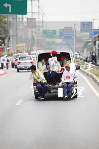 汽車年檢逾期怎么出貨(車輛年檢逾期了怎么處理)