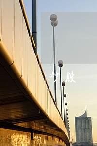 炒股賠慘了欠信用卡(套信用卡炒股票無力償還)