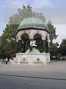 理發(fā)“遭殃”，店外摔傷！