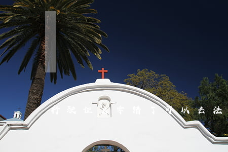 行驶证名字错了可以去法院起诉吗