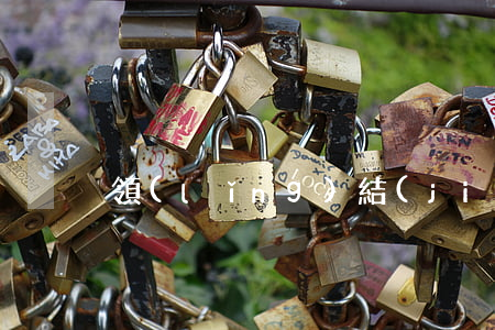 領(lǐng)結(jié)婚證祝福語