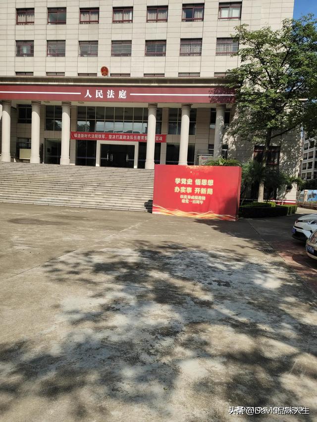 债务纠纷请律师多少钱(负债累累，别害怕打官司，也不要迷信、神化律师)