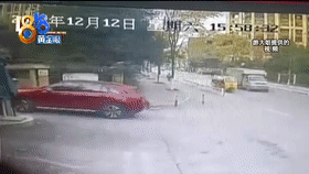 车祸骨折对方全责怎样要求赔偿(撞断锁骨去理赔，全责方竟提出三个条件？)