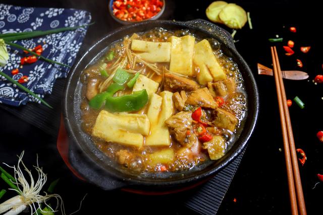 私人开赌场靠什么赚钱(广东老板开饭店，利用“赌徒心理”，三个月盈利90万，你不学？)