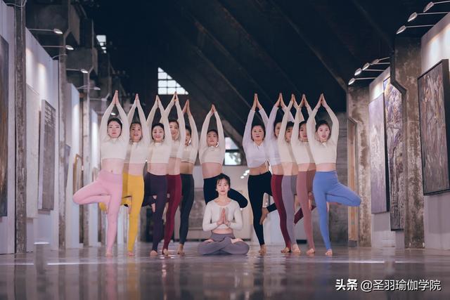 瑜伽教练培训班多少钱(考一个瑜伽教练证需要多少钱)