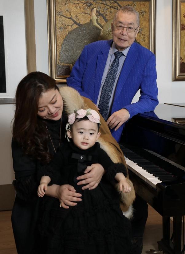 刘诗昆第三任妻子简介(83岁刘诗昆有意再生娃！小36岁娇妻自曝备孕中，想要俩孩子陪女儿)