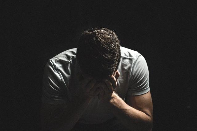 妻子偷丈夫钱可以立案吗(发现妻子出轨能否索赔？这个案件给出了答案，判处有期徒刑6个月)