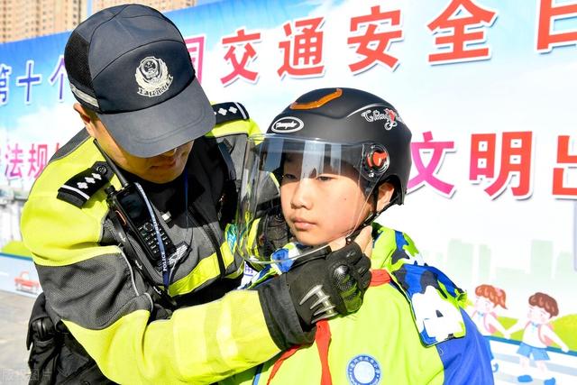 拘留需要带什么东西吗(明确了！骑电动车出门，要带哪些东西？带好这些，上路再也不怕查)