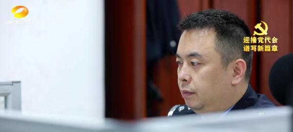 诈骗案件找刑警好还是民警(一个排插破了大案！反诈警官郭彬被称为“鹰眼神探”)