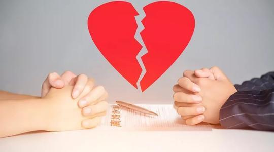 离婚案找律师要多少钱(请律师打离婚官司多少钱)