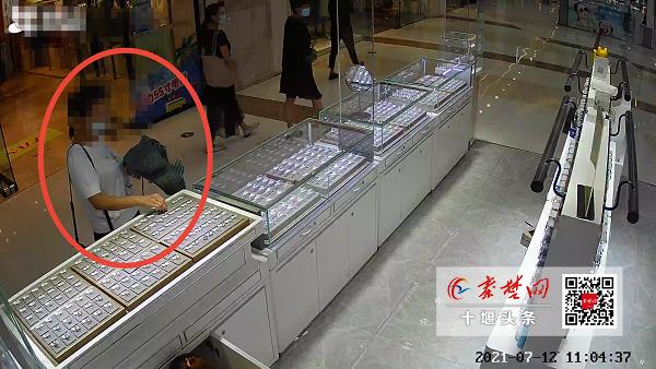 在商店偷了东西怎么办(女子在商场疯狂作案，一小时偷了6家，连内裤也不放过)