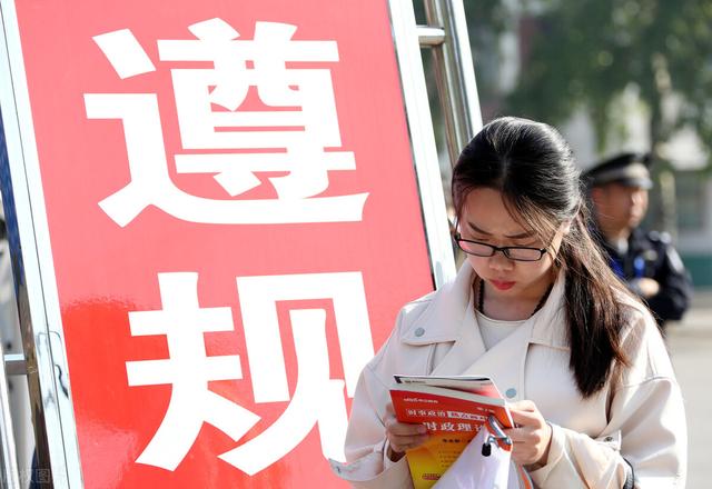 公务员被民事起诉会怎么样(公务员借钱不还能否给予处分)