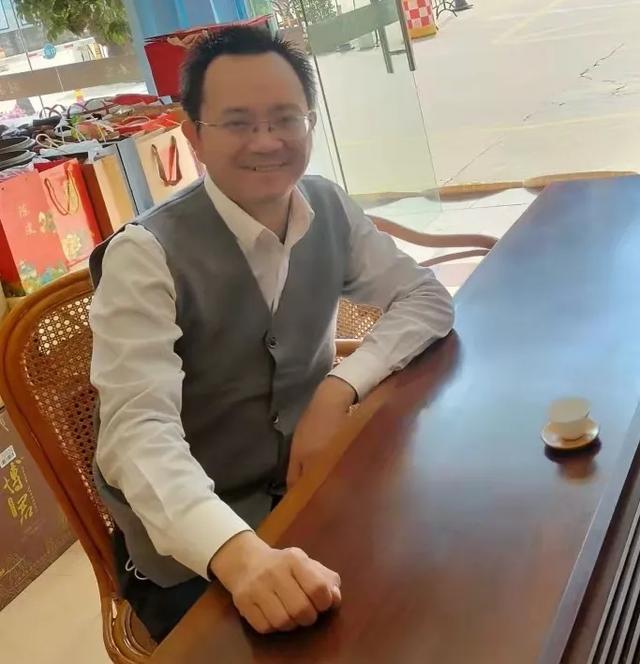 律师助理一个月能挣多少钱(你们律师事务所，那些执业不满三年收入破百万的是哪些人？)