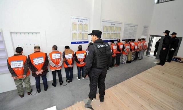 刑事拘留期间家属可以送东西吗(可以给看守所亲人送衣服和生活用品吗？)