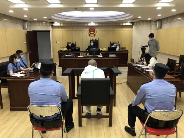 借车后抵押构成诈骗吗(男子借车私下“抵押”被诉，检方：系累犯，涉类似案件被判15年)