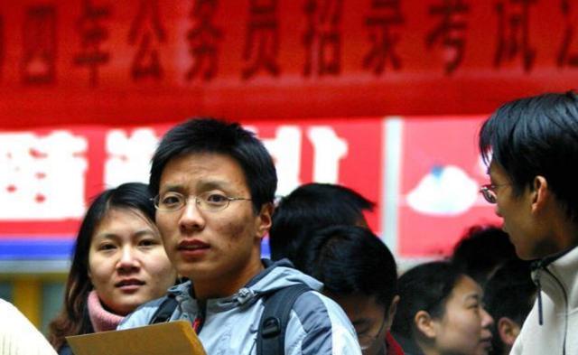 交通肇事刑事责任孩子政审能通过吗(父母不小心交通肇事，影响孩子公务员“政审”，考生：心里苦)