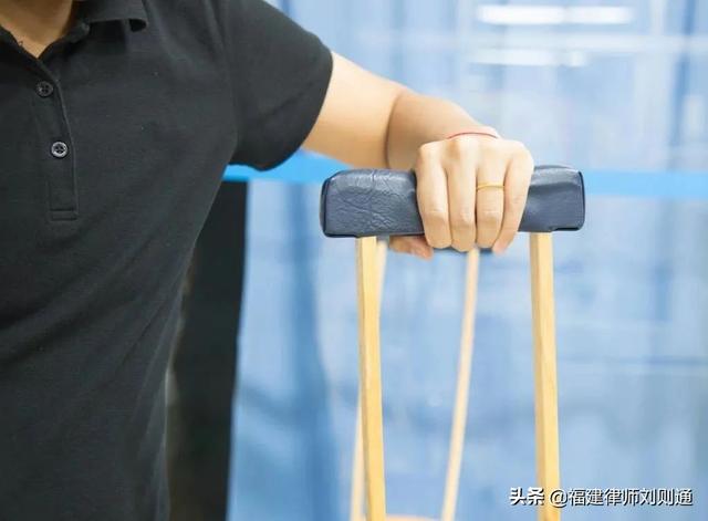 伤残鉴定十级交强险一次性赔付多少(惨烈车祸，十级伤残，律师出手，赔偿165000到手)