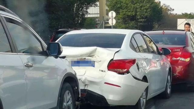 车辆发生事故对方全责不给钱(发生事故对方全责，因无保险不肯理赔怎么办？教你一招，绝对有效)