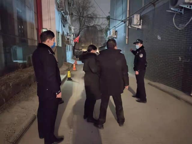 情感纠纷警察受理吗(夫妻感情引纠纷 民警调解化矛盾)