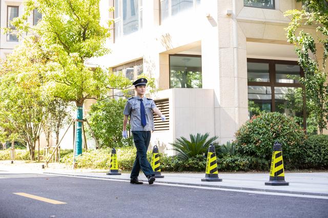 欠多少物业费可以起诉,哪些情况可以拒交物业费(物业费已写入《民法典》，拒交物业费违法，但这5种情况不用交)