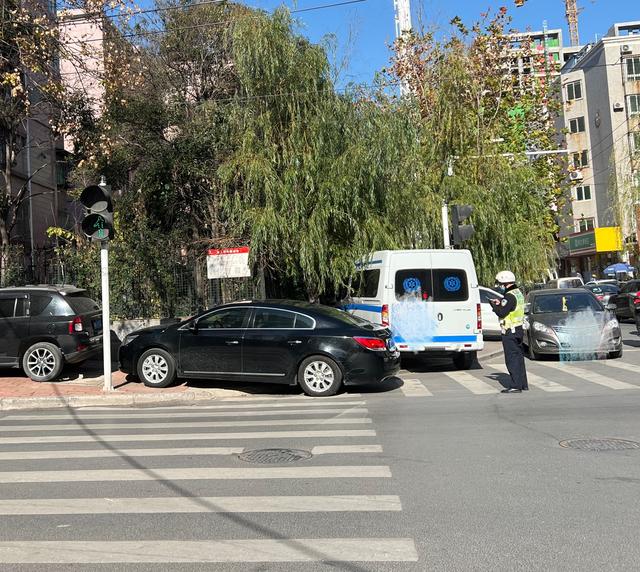 车辆违停被拍罚款多少(郑州违停不一定罚款200元？公安部发通知了)