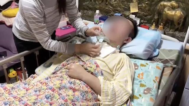 交通事故无责方起诉一定胜诉吗(无辜青年被警车撞成植物人！检方判定无责：已鸣笛亮灯！家属崩溃)