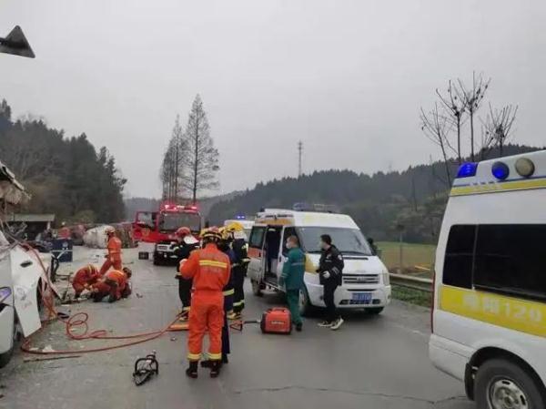 搅拌车交通事故(8死19伤！路人手掰车皮，否则死伤更多！事故原因初步查明……)