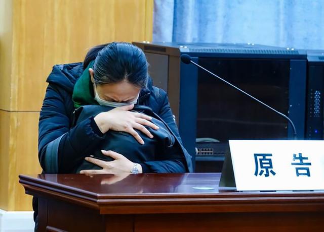律师代立案费用多少(专访江秋莲代理律师：这起案件的极端性难以想象)