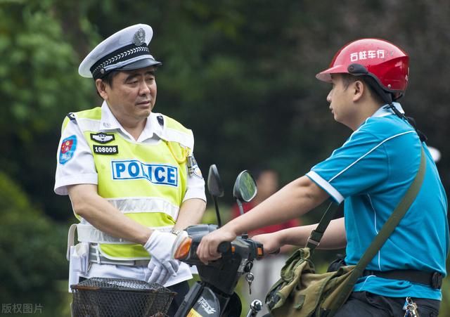 民事赔偿是给法院还是给原告(交通事故民事赔偿，法院诉讼费，原告承担8元，被告承担15元)