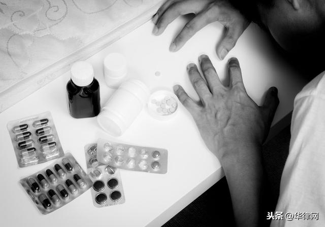 离婚父亲有吸毒史孩子判给谁(如果抚养孩子的一方有吸毒史可以要回抚养权吗)
