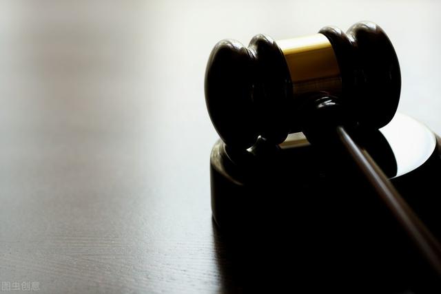 车撞人不赔偿什么后果(朋友撞人后没有报警，被抓后需要承担什么责任？)