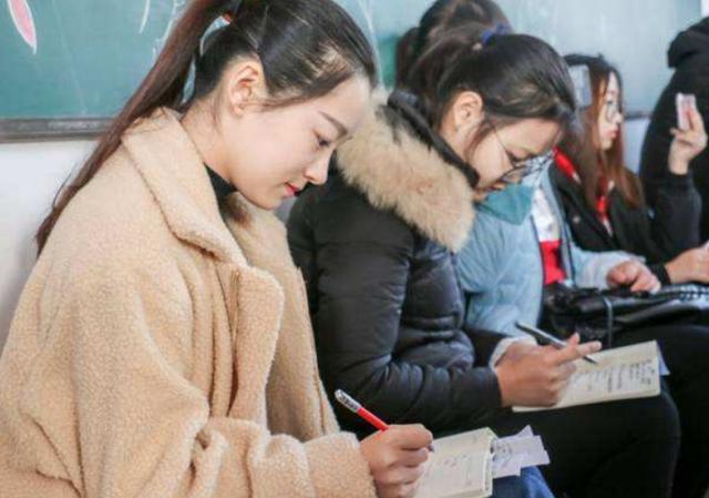 什么专业吃香女生(未来十年女生很吃香的专业，薪资可观待遇高，家有女儿可提前收藏)