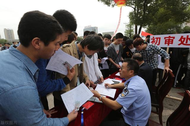 民事纠纷会影响政审(科普公务员政审，这些情况属于不合格！醉驾、老赖注意了)