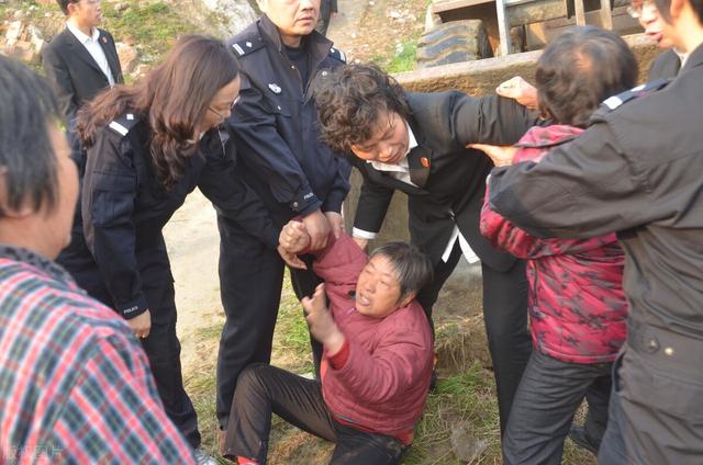 起诉前多久算财产转移 子女(2021法律规定：满足这4种情形，“老赖”配偶、子女财产也可执行)