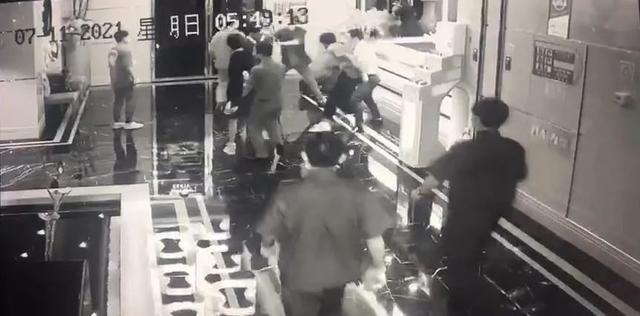 聚众斗殴刑事拘留多久(凌晨五点打架斗殴？想住院还是想坐牢？)