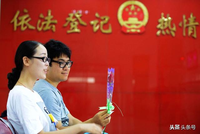 2021新的离婚法的规定内容(2021年婚姻法正式实行，夫妻之间还用留个“心眼”)